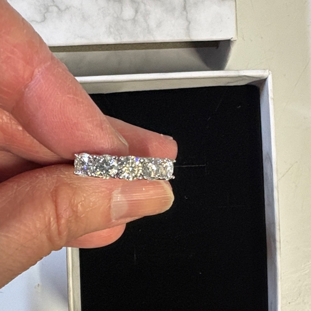 NWOT! 5 moissanite diamond Band - Classic Sterling Silver - Picture 4 of 10